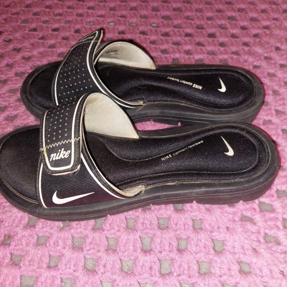 Nike slides - Picture 2 of 3